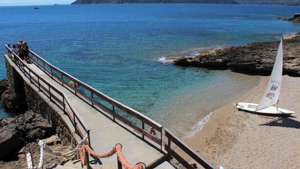 A coastal walkway with a clear view of the sea and distant hills. - Casa Roberta apartment 1 (Capoliveri isola d'Elba)
