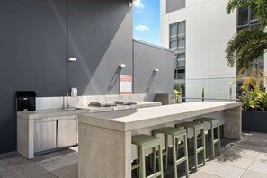 Terrace/patio - Fab! Skyline CBD views over South Bank! (South Brisbane)