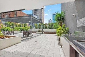 Outdoor dining - City Centre! 1Bed/1Bath/Study/1Car/Balcony ~ CBD (Brisbane City)