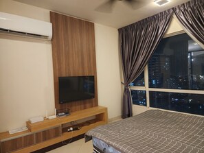 4 bedrooms, desk, iron/ironing board, free WiFi - 4r2b/1200sf/walk to bukitbintang klcc trainstation (Kuala Lumpur)