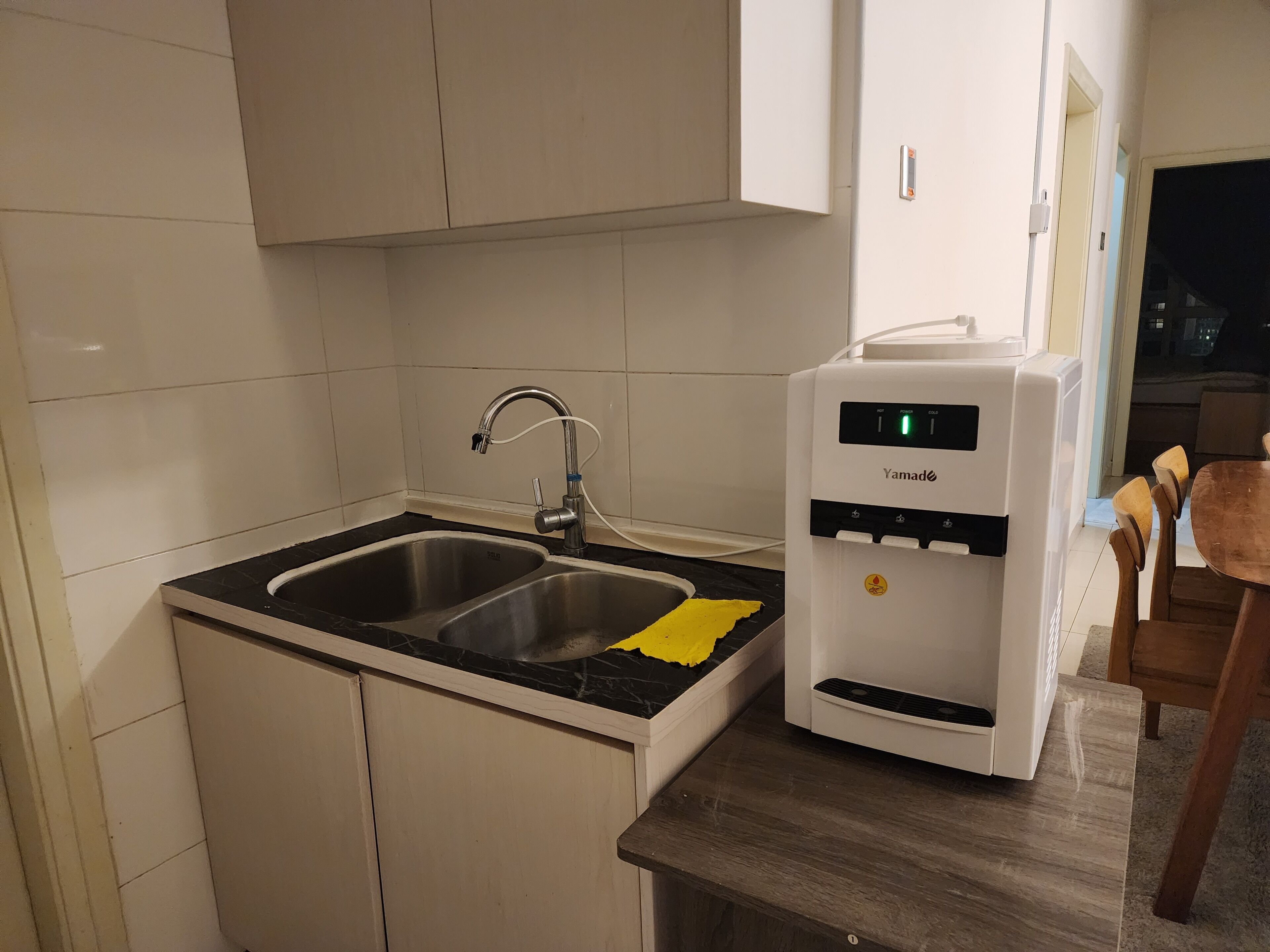 Fridge, microwave, stovetop, electric kettle
