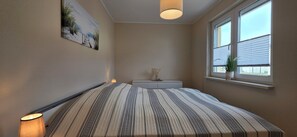 1 bedroom, free WiFi - Vacation apartment "Ostwind" with terrace and beach chair in Graal-Müritz (Graal-Müritz)