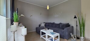TV, stereo - Vacation apartment "Ostwind" with terrace and beach chair in Graal-Müritz (Graal-Müritz)