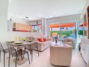 TV - Le Chaville by Interhome (Cagnes-sur-Mer)