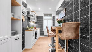 Kaffetrakter/tekoker, kjøleskap, mikrobølgeovn og ovn