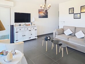 TV - Golfe Horizon by Interhome (Fréjus)