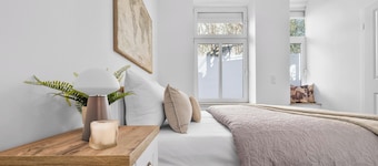 Steuerbord - own parking space, in the city, roller shutters, ground floor