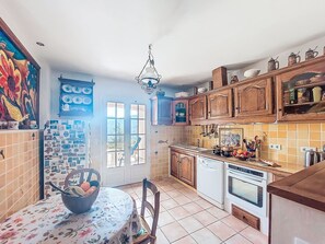 Fridge, microwave, oven, dishwasher - L´Argentière by Interhome (Les Adrets)