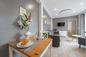 Dining - Ferienwohnung Sonnenstrand Travemünde: Nähe zum Sandstrand & Ostsee-Gefühl (Lübeck)