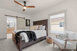 Tabla de planchar con plancha, wifi, ropa de cama
