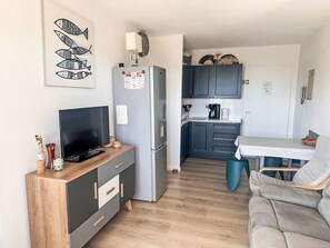 TV - Saint James by Interhome (Le Lavandou)
