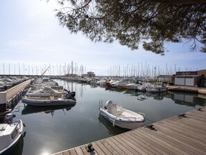 A marina with various boats docked, a wooden pier, and a building labeled "Restaurant Quais Sud." - L'île d'Or by Interhome (La Londe Les Maures)