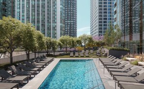 Pool - Cozy 1-bedroom apartment in downtown Chicago with AC and gym access (Chicago)