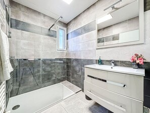 Bathroom - Le Mehari by Interhome (Le Grau du Roi)