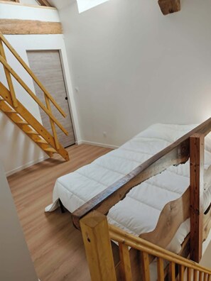 3 bedrooms, Internet - Country cottage close to the sea (Octeville-l'Avenel)