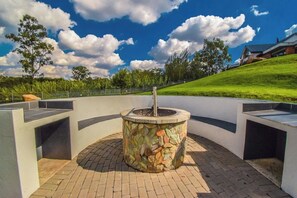 Property grounds - Delightful 1-bedroom apartment in cool Randburg neighborhood (Randburg)