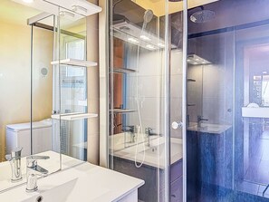 Towels - Plein Sud by Interhome (La Trinité Sur Mer)
