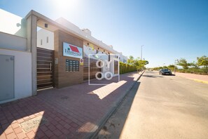 Exterior - Laguna Beach Ground-Floor Garden Suite, by OYOOSTAYS (Torrevieja)