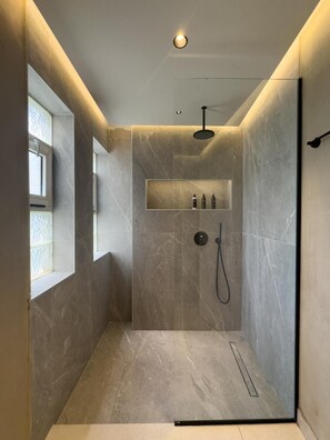 Bathroom - Old Town Luxury 3 Apartment with Balcony, Wi-Fi and Air Conditioning (Kos)