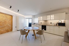 Private kitchen - Old Town Luxury 3 Apartment with Balcony, Wi-Fi and Air Conditioning (Kos)