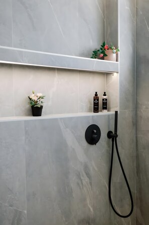 Shower, hair dryer, towels - Old Town Luxury 3 Apartment with Balcony, Wi-Fi and Air Conditioning (Kos)
