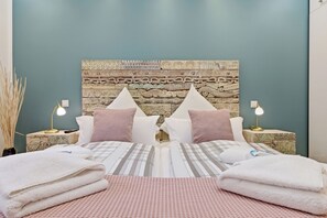 Tabla de planchar con plancha, wifi gratis y ropa de cama 