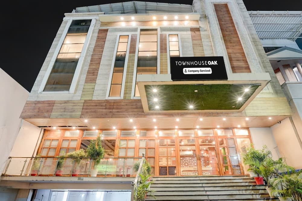 Super Deluxe Room Gk Residency