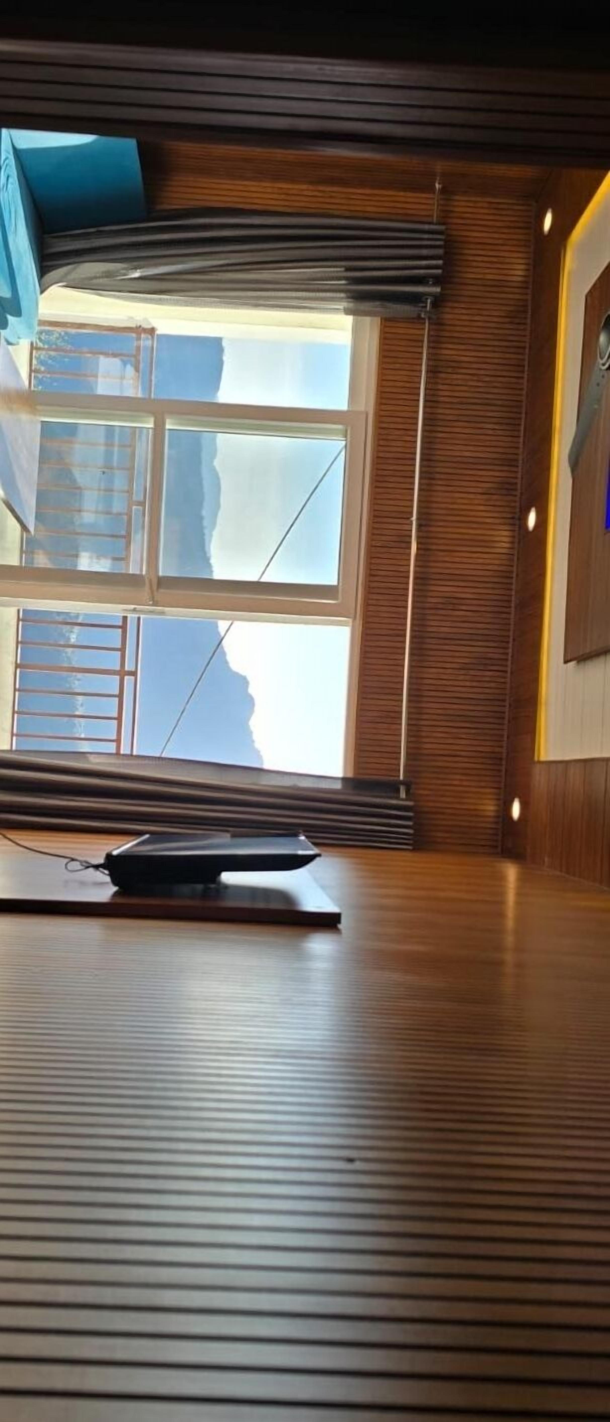 Habitación Premium, balcón, vista al valle | Escritorio y espacio para trabajar con laptop 