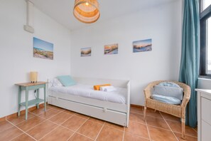 3 bedrooms, in-room safe, desk, iron/ironing board - Villa Maria • Pool & Games area • Beach 10 min • LVH (Playa Blanca)