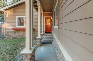 Front of property - Los Ositos Hot Tub & Fire Pit (South Lake Tahoe)