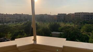 Apartment, 2 Bedrooms | Property grounds