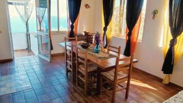 Classic Apartment, Sea View | Private kitchen