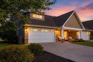Exterior - A Happy Cottage - LESS THAN 1 MILE FROM PARKWAY (Pigeon Forge)