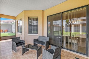 Terrace/patio - Charmz Retreat - with shared pool (Kissimmee)