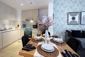 Dining - Bloomfields 1BR Canal View in Water's Edge (Abu Dhabi)