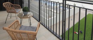 Property grounds - Bloomfields 1BR Canal View in Water's Edge (Abu Dhabi)