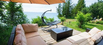My Lake Paradise Lakefront Hottub
