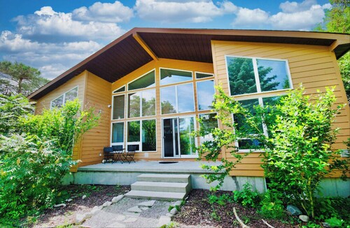 My Lake Paradise Lakefront Hottub