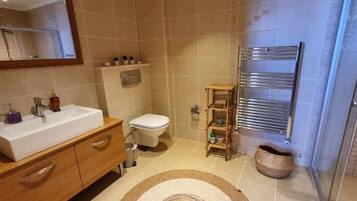 Comfort Double Room, Balcony, Mountain View | Bathroom