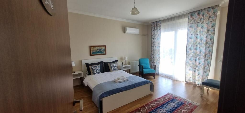 Perhehuone, parveke, vuoristonäköala