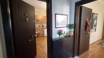 Deluxe Apartment, Balcony, Mountain View | Interior