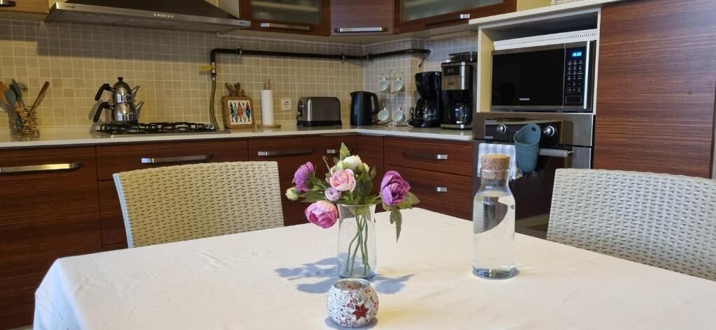 Family Room, Balcony, Mountain View | Private kitchen