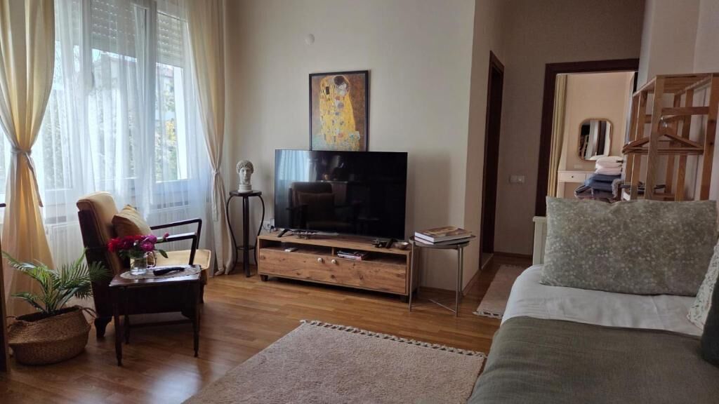 Deluxe Apartment, Balcony, Mountain View | Living area