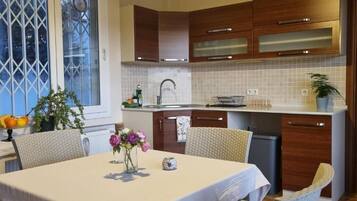 Familienzimmer, Balkon, Bergblick | Speisen