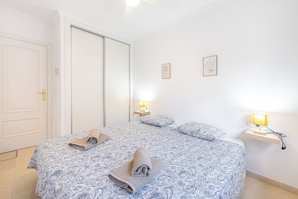 3 bedrooms - Spain Breaks - 2 bed apt With 2 Pools, Airco, Wifi (Benalmádena)