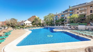 Apartamento, 2 quartos, para fumantes, terraço | Piscina | Piscina externa