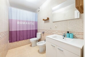 Apartment, 2 Bedrooms, Smoking, Terrace | Bathroom