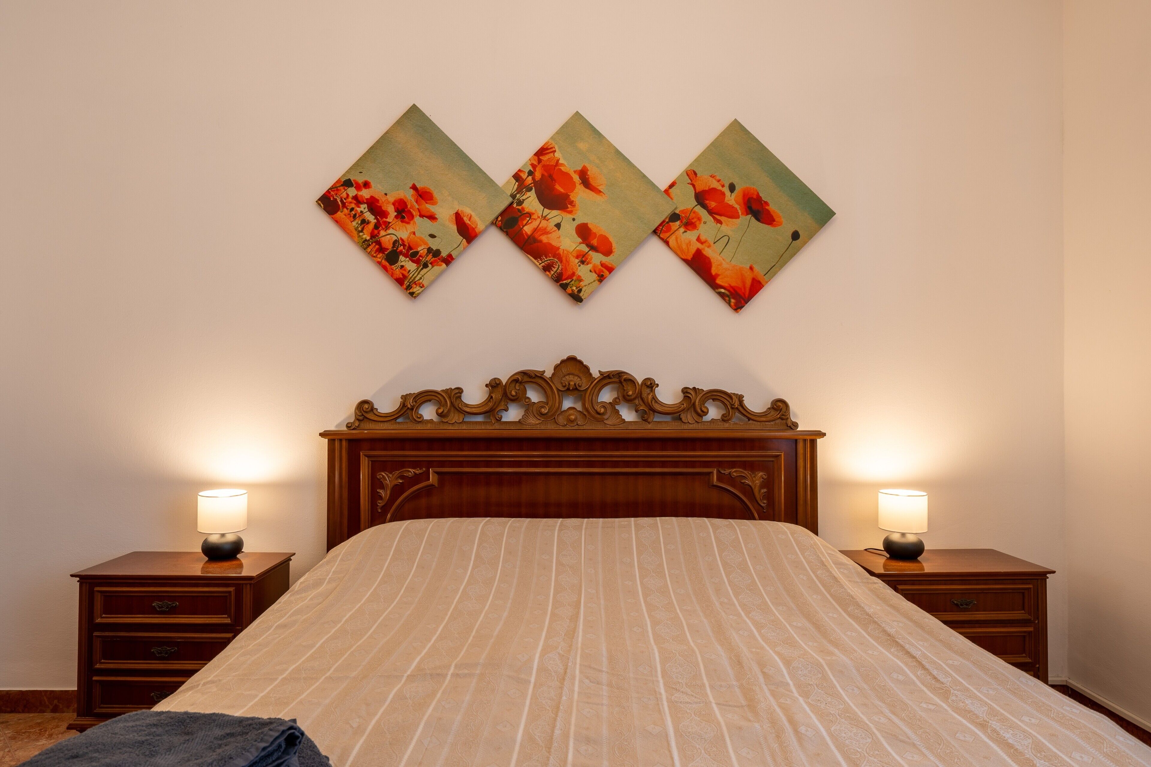 WiFi, bed sheets