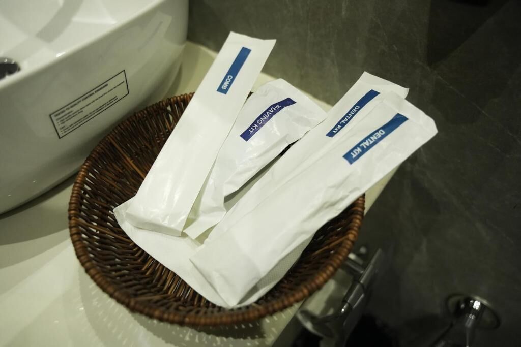 Deluxe Double Room, Pets Allowed, City View | Bathroom amenities