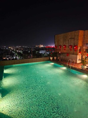 Piscina a la terrassa superior